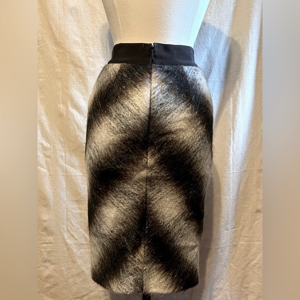 Carolina Herrera Mohair Skirt  Brown Cream Textured Pencil Size 4 - Picture 4 of 11